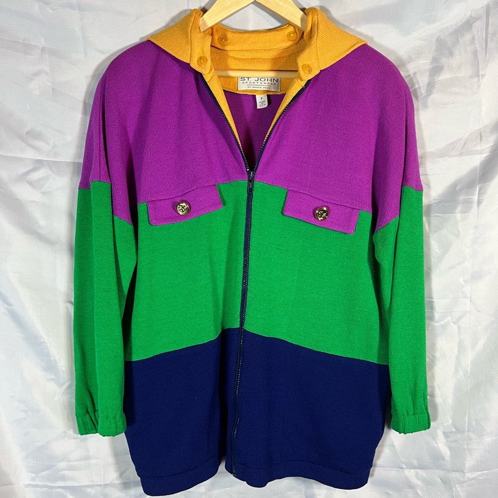 ST JOHN SPORTSWARE by MARIE GRAY knitted sweater/jacket with hood. Made in USA.